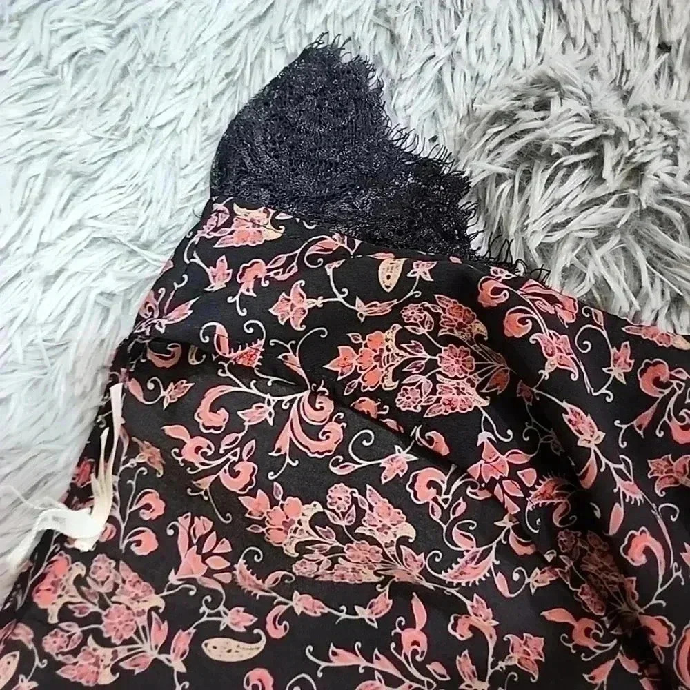 KIMCHI Blue floral and Lace Satin Romper. Size xsmall - Picture 5 of 6